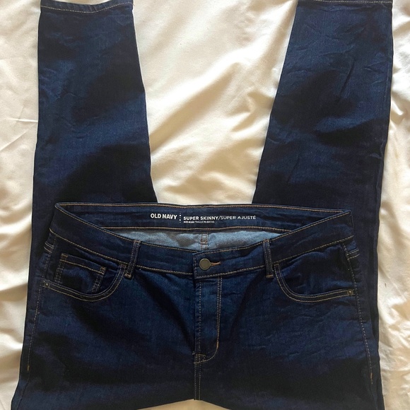 Old Navy Super Skinny Regular-Fit Dark Rinse Cropped Jeans - Picture 1 of 2